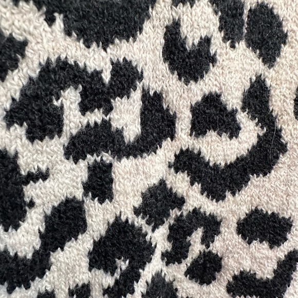 Yes Lola - Beige Cheetah Print Asymmetric Hem Long Sleeve Sweater - Size Medium - Picture 6 of 6